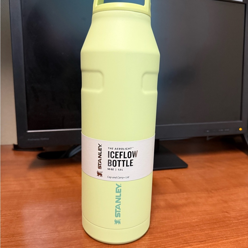 Stanley AeroLight Bottle in Soft Green
